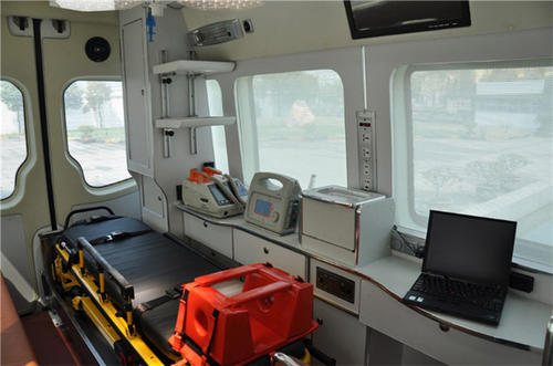 宁海县救护车内部